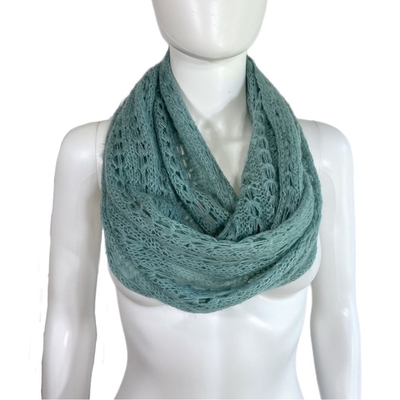 D&Y Sea Foam Green Crochet Knit Snood Infinity Scarf - Picture 1 of 7